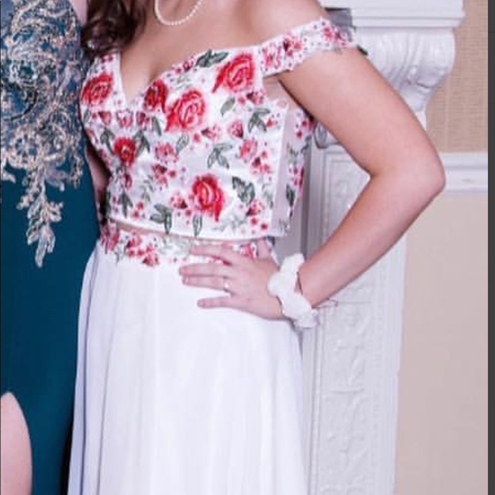 Dave & Johnny prom dress